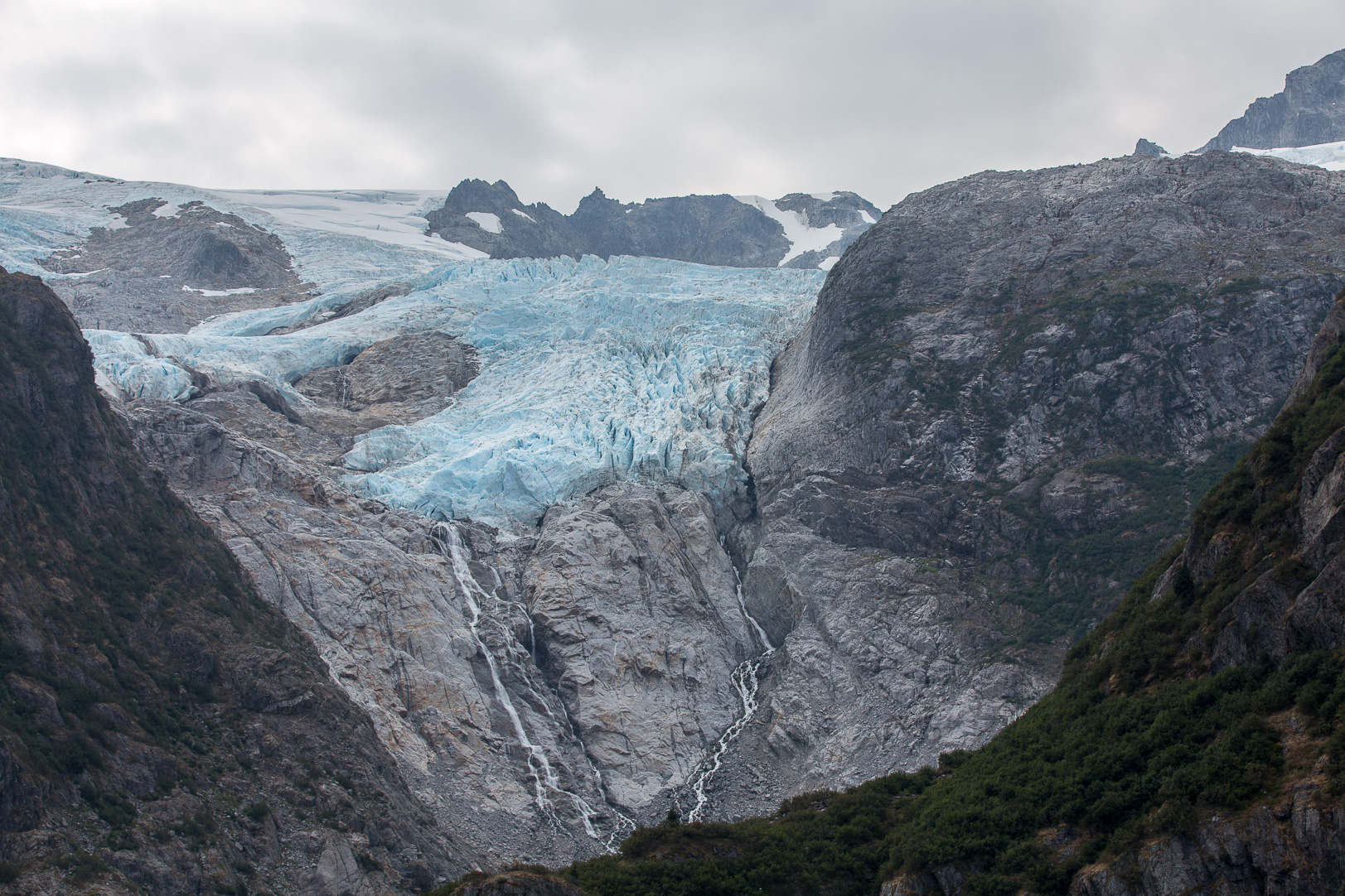 Här har glaciären smält av och dragit sig tillbaka, vilket börjar gå alldeles för fort.