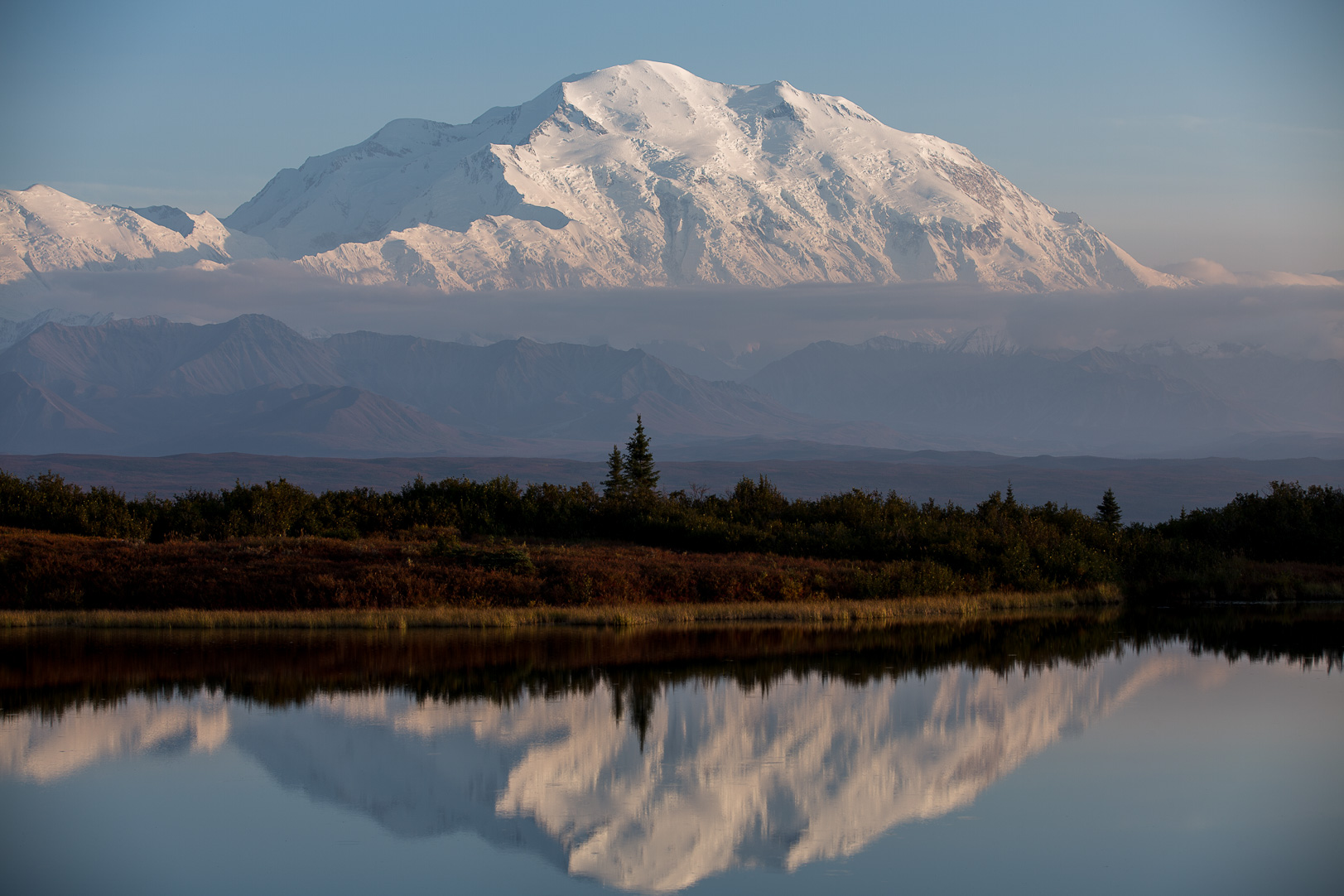 Mount Denali vid Reflection pond.