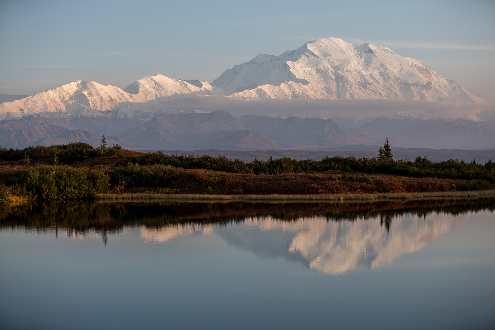 Mount Denali vid Reflection pond.