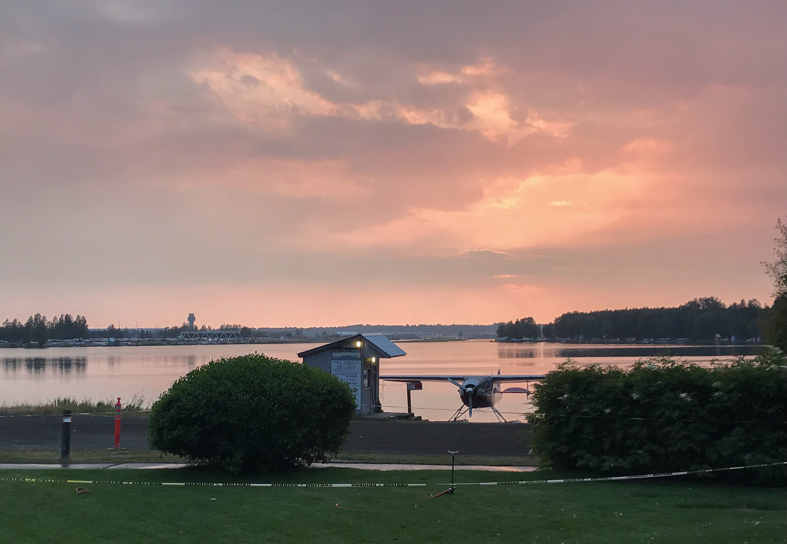 Vår rundtur startar efter en god natts sömn på The Lakefront Anchorage hotel. I Anchorage är det mer vanligt med flygtaxi istället för taxibilar.