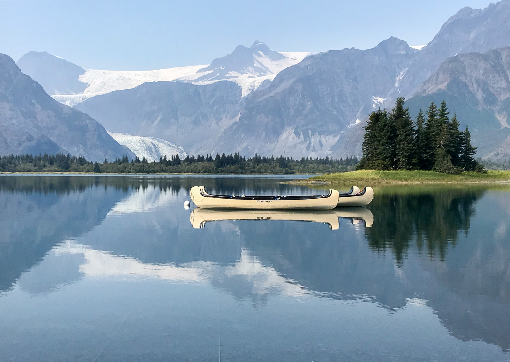 Utsikt över Pedersen lagoon och Pedersen  Glacier