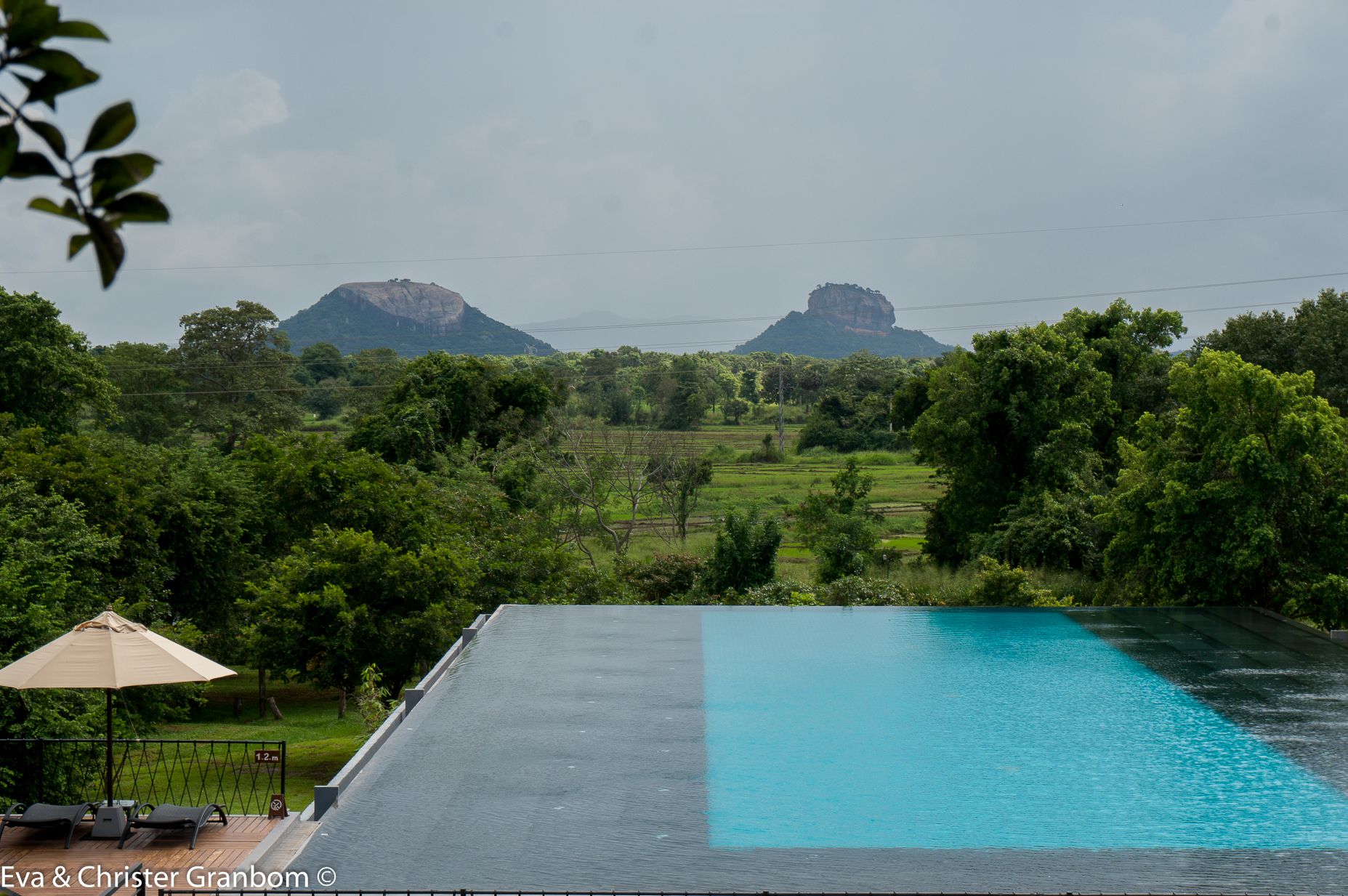 Utsikt från hotellet mot Lejonets berg, Sigiriya Rocks.
