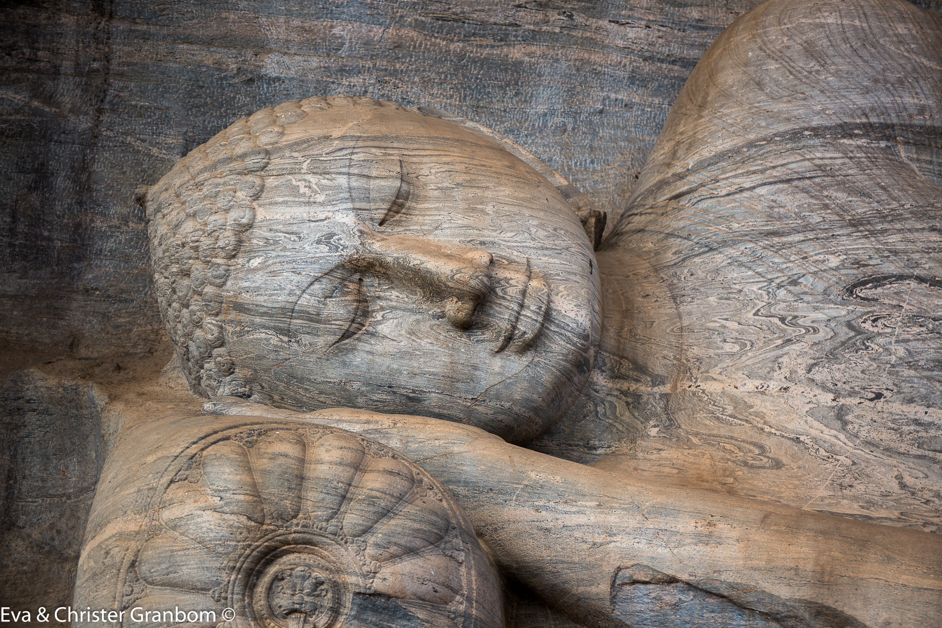 Gal Vihara. Buddhafiguren är 14 meter lång.